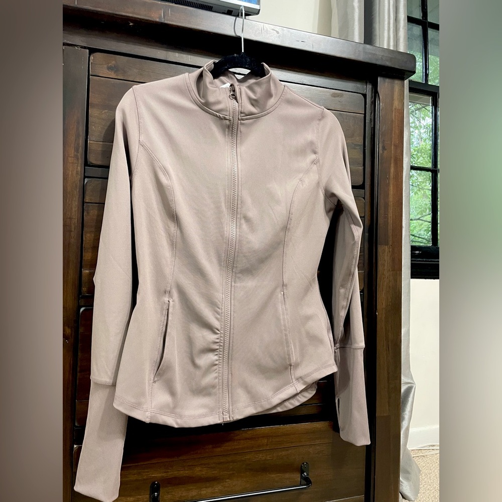 New Women’s zip up workout jacket, purple/taupe